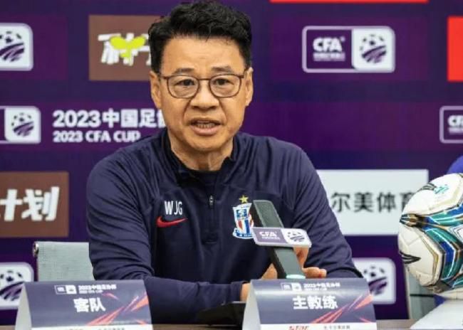 比赛焦点瞬间：第2分钟，努内斯右路拿球一条龙盘带到禁区横传门前格拉利什没有机会起脚打门。